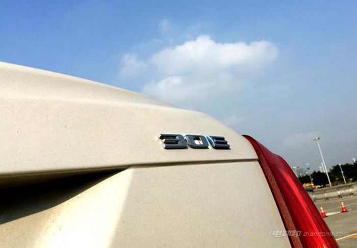 百公里油耗仅1.7L 国产CT6混动版实车图