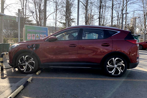 百公里加速5.9秒，今年3月上市，红旗E-HS3量产版实车首次曝光