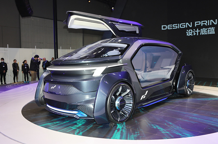 纯电动豪华 MPV 与无人驾驶概念车同台 艾康尼克SEVEN II 亮相上海车展
