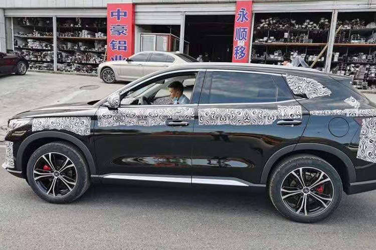 比亚迪全新SUV宋PLUS EV谍照曝光