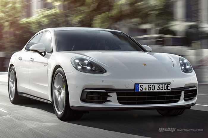 保时捷Panamera插混版：4.8秒破百、油耗2.5升
