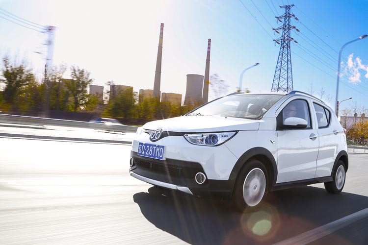 别看我小 试驾北汽新能源EC200