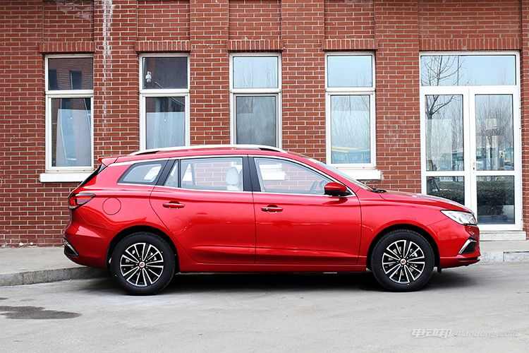 售价13.38万~14.38万 纯电动旅行车荣威Ei5上市