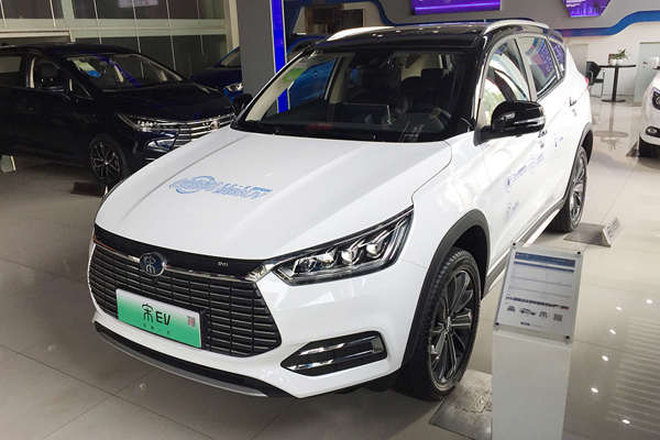 邦老师探店：全新比亚迪宋EV/DM十天订单破千，想订低配？别做梦了！