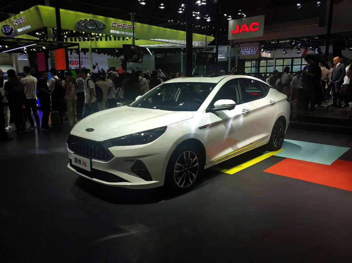 江淮汽车发布乘用车3.0战略,首款轿车嘉悦a5亮相成都车展