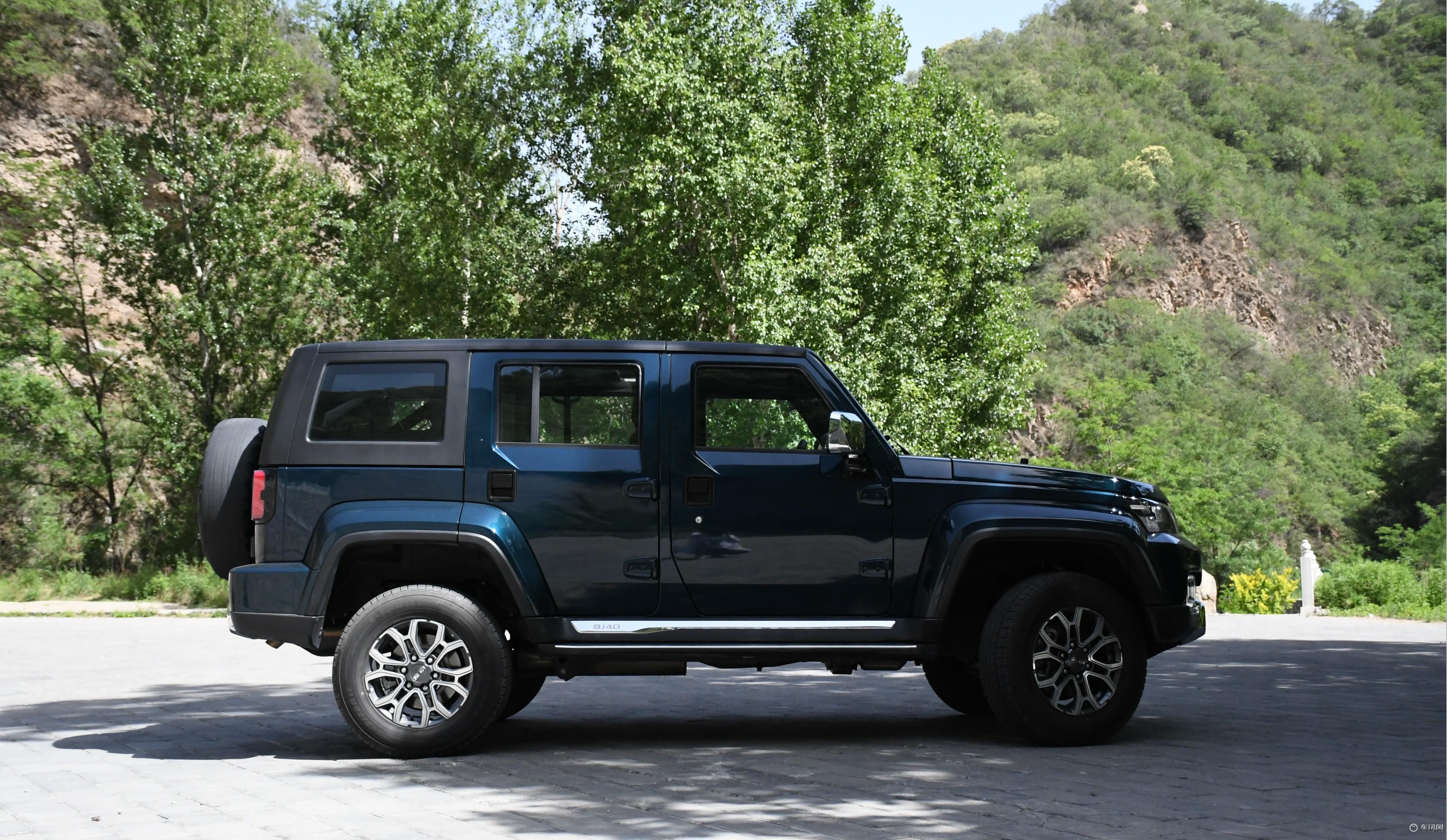 "能文能武"的帅气硬汉,试2020款bj40城市猎人版|试车