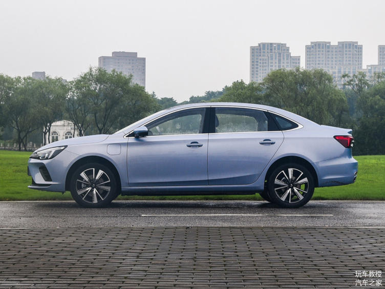 r标首车 荣威r er6正式上市 指导价16.28-20.08万元!